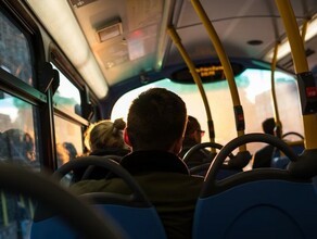 Дошло до абсурда в Благовещенске пассажира едва не выкинули из автобуса за отказ уступить место женщине