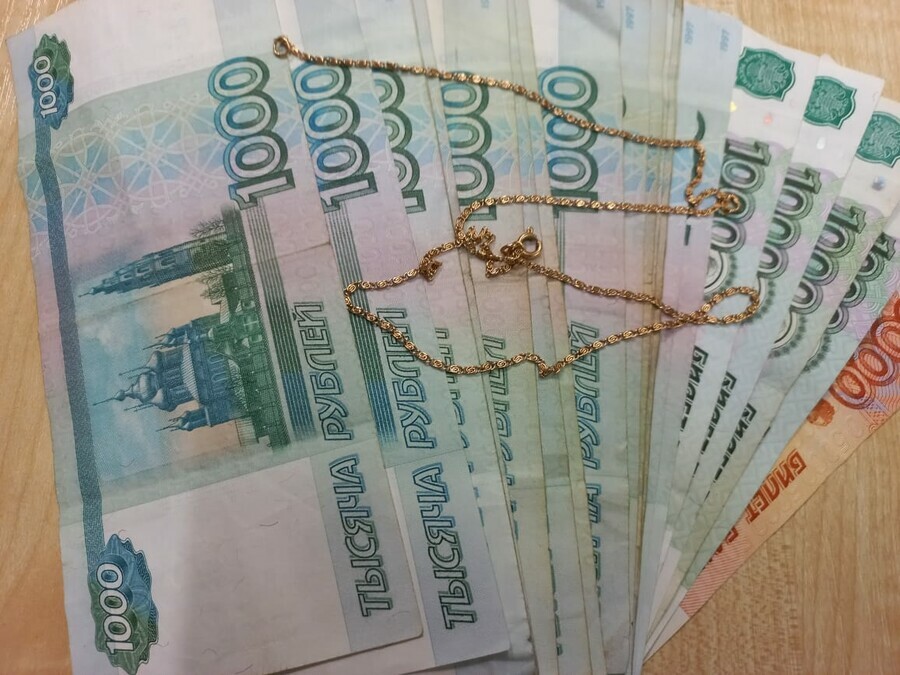Благовещенец в Сочи вынес из чужой квартиры деньги и золото на 170 тысяч рублей