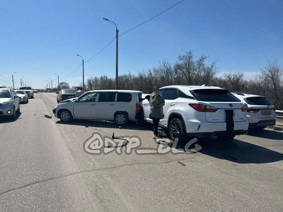 В ГИБДД рассказали кому понадобилась помощь медиков после тройного ДТП в Благовещенске