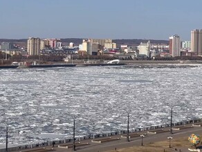 Идет сплошняком благовещенцы сняли ледоход на Амуре видео