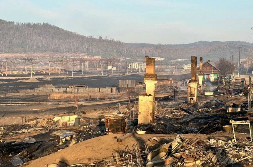 Остались только трубы от печек Страшный пожар в забайкальском селе уничтожил жилые дома