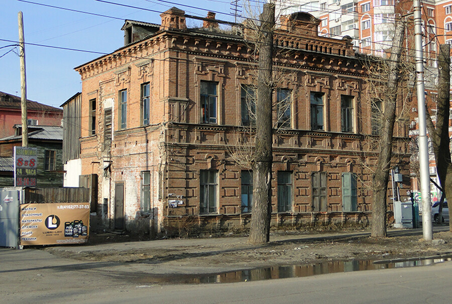 В центре Благовещенска возобновилась реставрация старинного особняка
