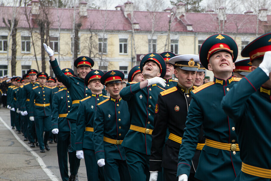 Торжественный выпуск офицеров состоялся в ДВОКУ фоторепортаж 