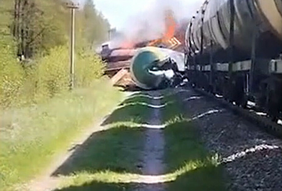 На железной дороге в Брянской области сработало взрывное устройство поезд сошел с рельсов