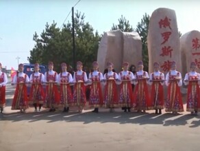 Катания на песчаных багги и блюда русской кухни китайские туристы наводнили окрестности Хэйхэ на майских праздниках видео