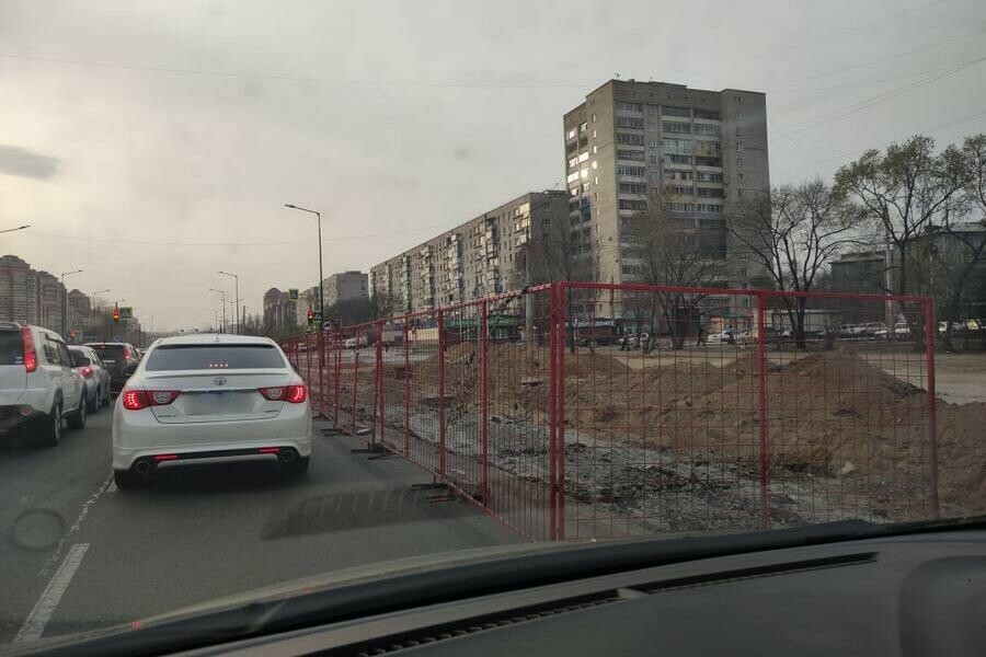 На одном из перекрестков Благовещенска завершается ремонт изза которого в часы пик образуются пробки 