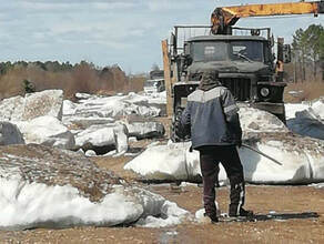 Устрашающие глыбы льда перекрыли дорогу в Сковородинском районе видео