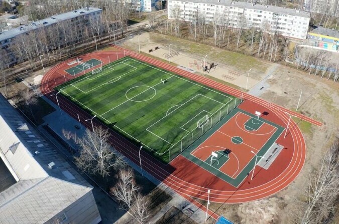 В Благовещенске завершилось строительство стадиона самой большой школы города