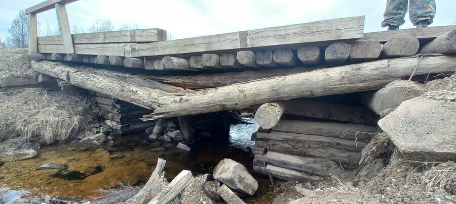 В Амурской области большегруз повредил мост виновного водителя ищут