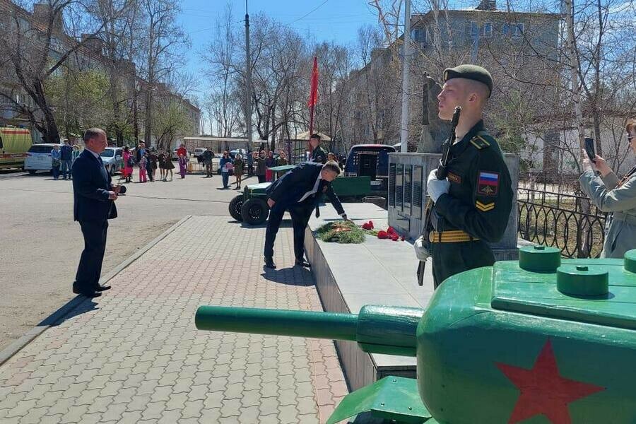 В отдаленных районах Благовещенска прошли торжественные церемонии возложения посвященные 78ой годовщине Великой Победы фото