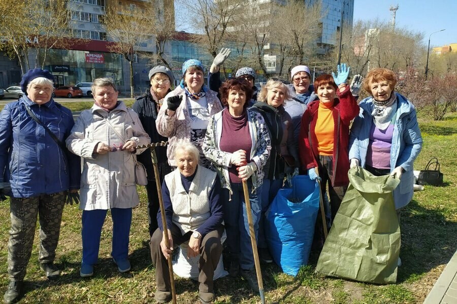 Благовещенцы из общественного движения Навстречу жизни вышли на субботник фото 