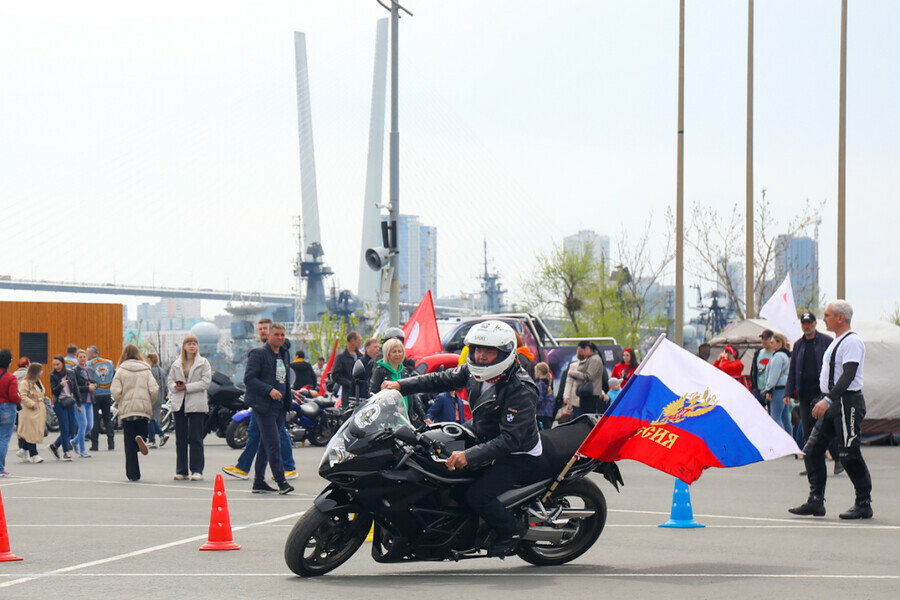 Губернатор Приморья Олег Кожемяко приехал на открытие байкерского сезона на Иж Планета3 фото видео