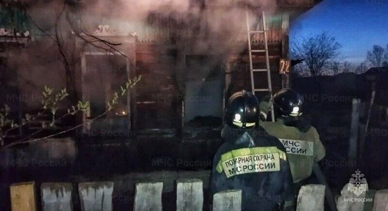 Два человека погибли в пожаре в Шимановске