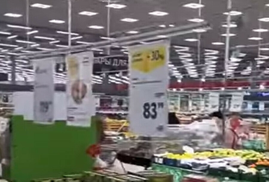 Почти 100  товаров  китайские видеоблогер из КНР прошёлся по российскому супермаркету видео