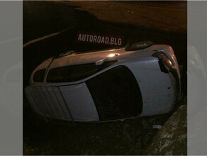 Второй за сутки автомобиль упал в Благовещенске в разрытую рабочими яму