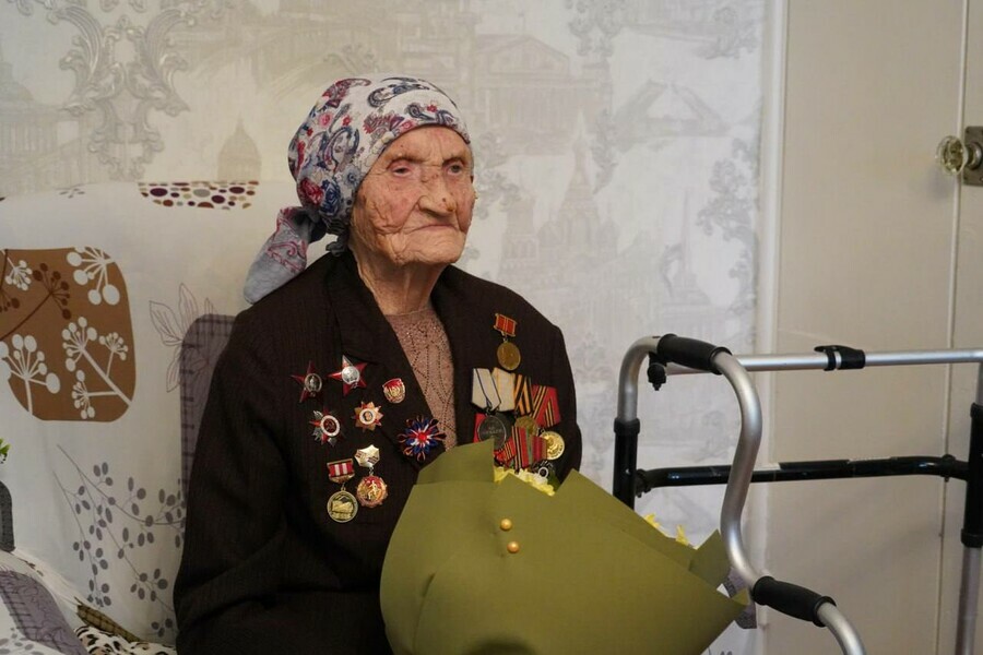 С Днем Победы поздравления получила амурчанка Вера Лешенок расписавшаяся на стене Рейхстага