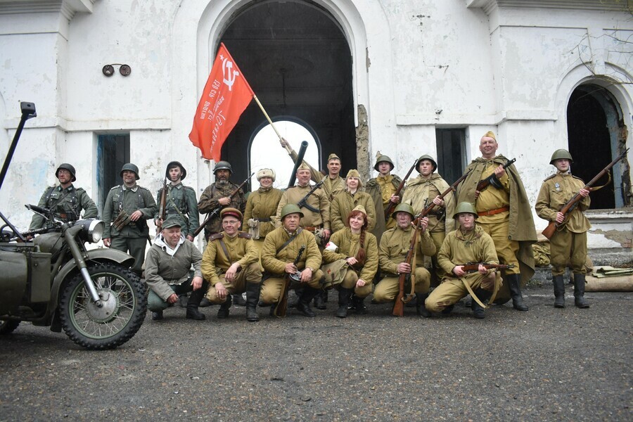 В Райчихинске взяли Рейхстаг Его роль сыграл заброшенный железнодорожный вокзал