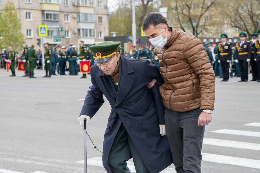 Парад Победы в Благовещенске портреты ветеранов фоторепортаж