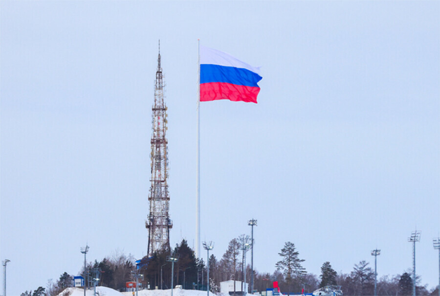 Самый высокий флагшток с российским триколором теперь не в Благовещенске а в Красноярске