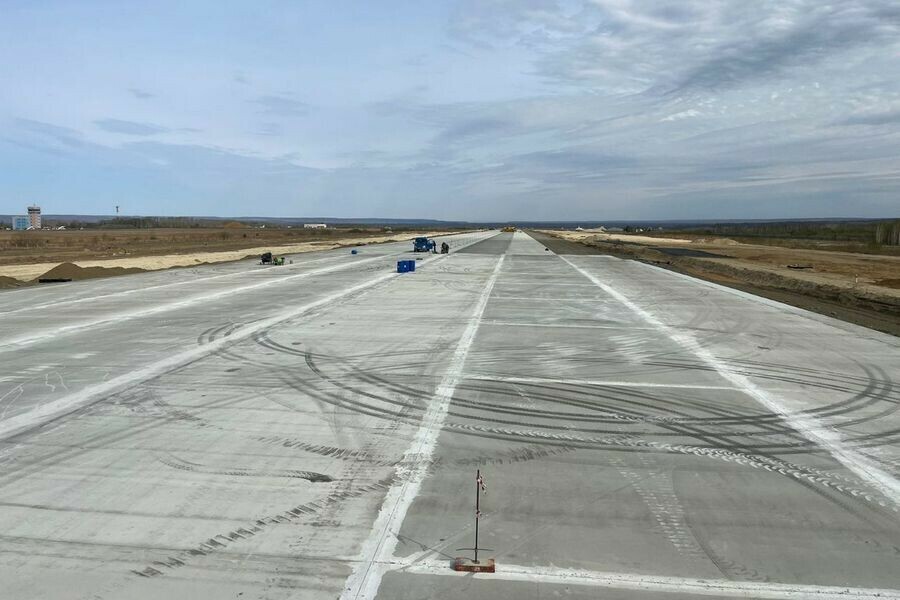 Минтранс региона показал строительство новой взлётнопосадочной полосы в аэропорту Благовещенска фото