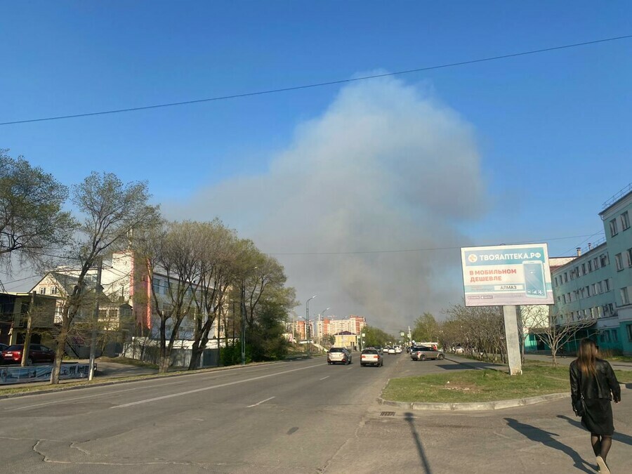 Жителей Благовещенска обеспокоили клубы дыма в небе со стороны Владимировки