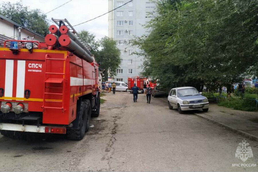 В подвале пятиэтажки Благовещенска произошел пожар 