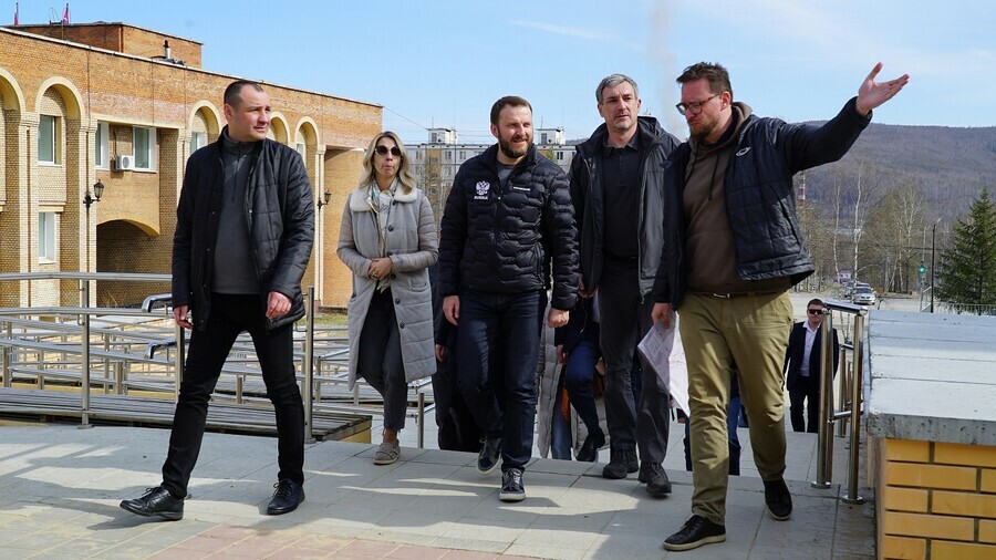 Федеральные гости Максим Орешкин и Алексей Чекунков прошлись по амурскому Арбату