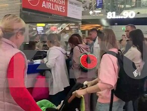 Российские пассажиры летевшие из Турции в Москву почти на 17 часов часов застряли в аэропорту