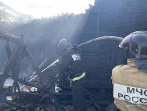 В Благовещенске изза плотной застройки пожарным пришлось дольше тушить горящий дом