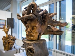  Фантастически в Благовещенске посетителей персональной выставки известного скульптора поразили работы художника