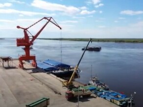В Китае напротив Поярково задействуют плавучий подъёмный кран чтобы ускорить грузооборот видео