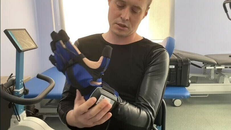 Биоперчатки для реабилитации после травм и операций появились в Хабаровской краевой больнице