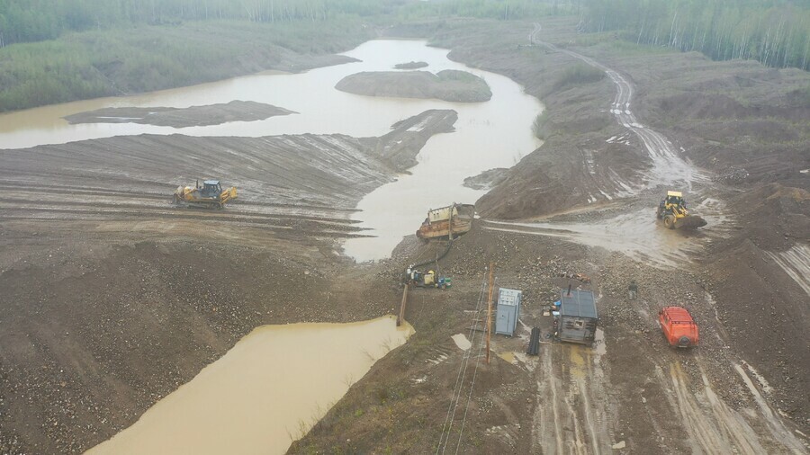 На севере Амурской области золотодобытчики сильно загрязнили реку неочищенными сточными водами