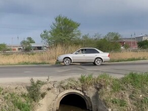 В Благовещенске сделают объезд провала на Театральной чтобы люди не убивали машины видео