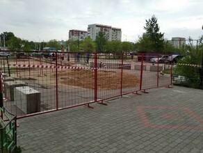 Возле благовещенского дома изпод которого уходит земля начали устранять провал фото 