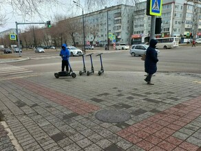 Мэр Благовещенска ответил можно ли убрать парковки прокатных велосипедов и самокатов с тротуаров