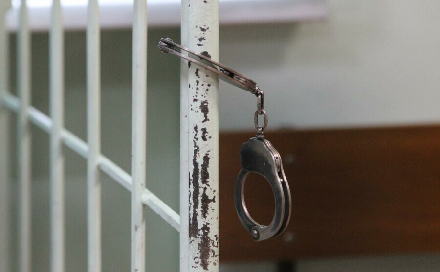 Житель поселка Прогресс решил заступиться за подругу и довел инвалида до асфиксии 