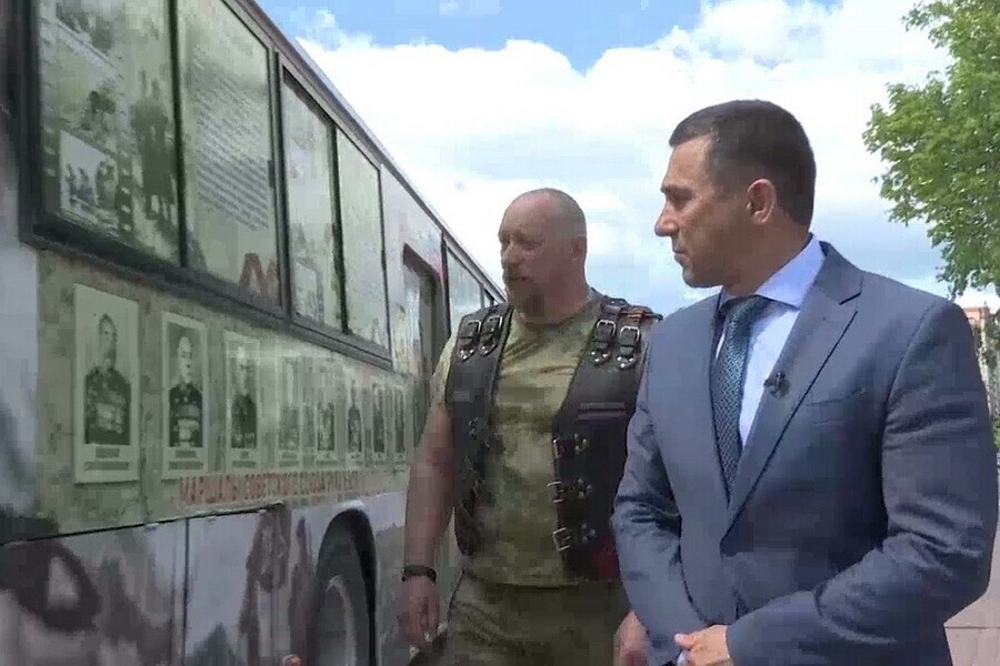 Уникальный автобус готовится выехать из Благовещенска в Волгоград видео 