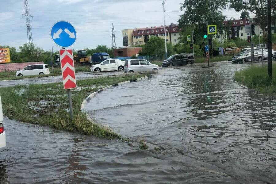 Благовещенск утонул за считанные минуты мощный ливень превратил улицы в реки фото видео