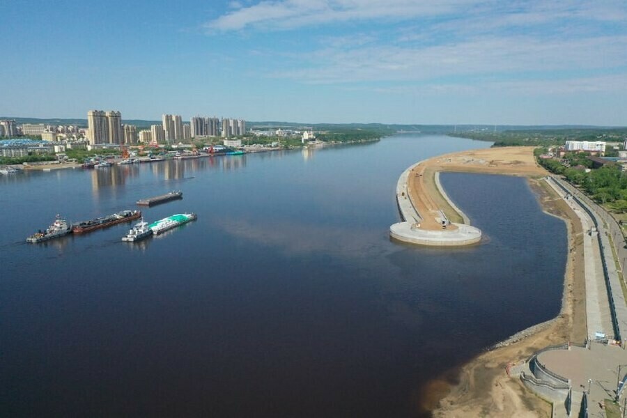 Новые участки набережной Амура в Благовещенске одевают в гранит фото 