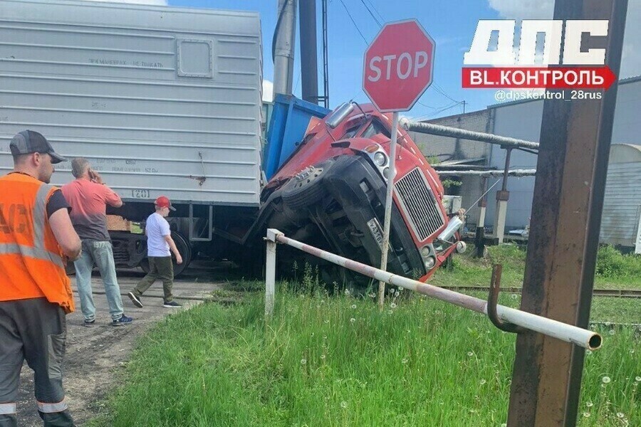 В ГИБДД прокомментировали столкновение автомобиля и локомотива в Благовещенске