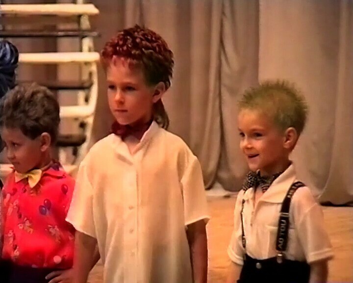 Наши дети играли во взрослых Парад причёсок  1999