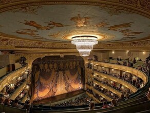 В Мариинском театре изза непристойного поведения одной из зрительниц пришлось эвакуировать людей во время балета