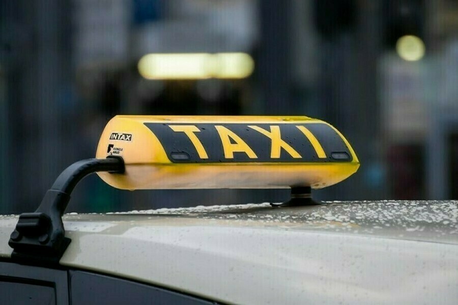 Изза непредвиденной ситуации с автобусом мужчине в Благовещенске пришлось вызвать такси почти за 17 тысяч рублей