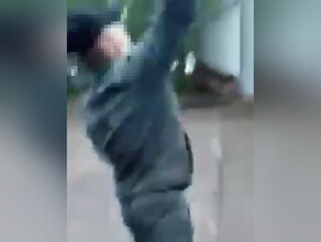 Неизвестный кинул гранату в отдел полиции Тынды а его знакомый снял это на видео