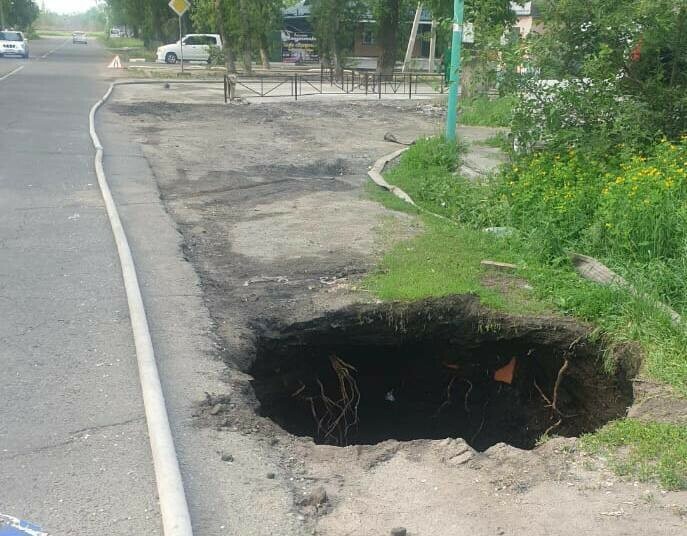 В Белогорске автомобиль съехал в кювет и открыл портал для путешествия к центру Земли