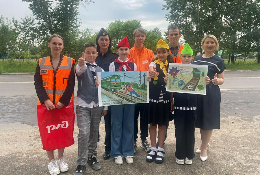 На железнодорожном переезде в Благовещенске останавливали всех автомобилистов