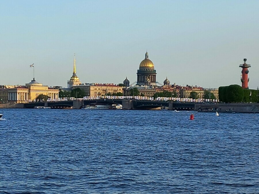 Амурчанина приехавшего в Петербург любоваться красотами на перроне встретил полицейский