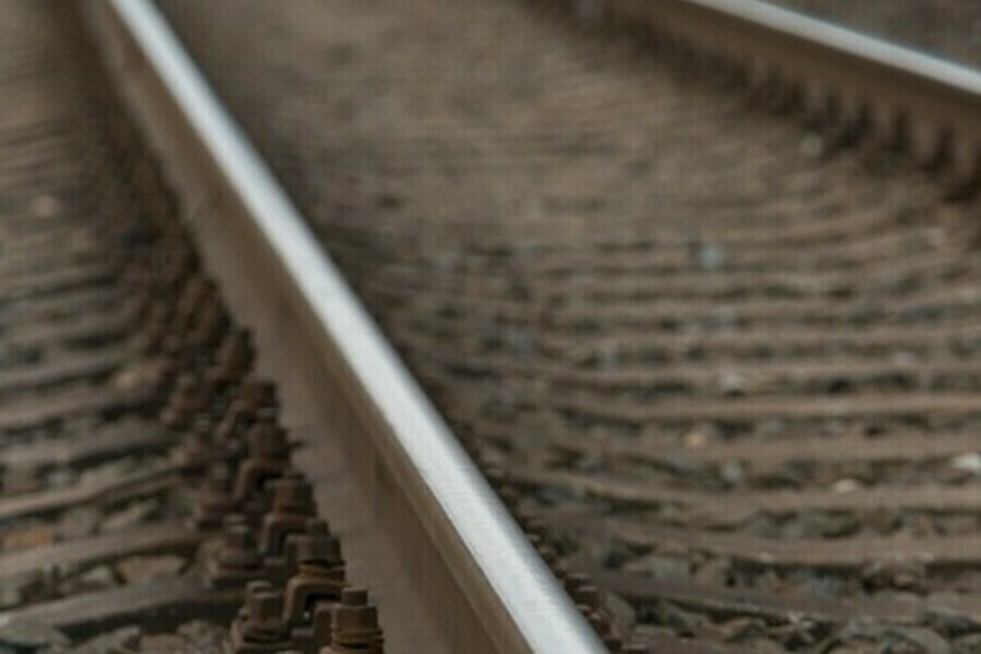 Молодой мужчина попал под поезд в Приамурье 