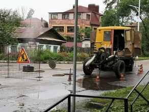 Последствия ливня устраняют в Благовещенске Какие улицы очистят 